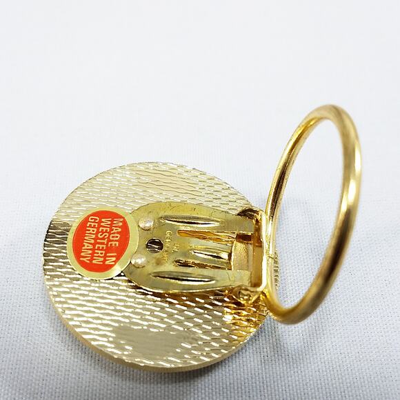 Vintage Western Germany Scarf Clip, Cream Art Glass, 1950s Jewelry - Picture 9 of 13